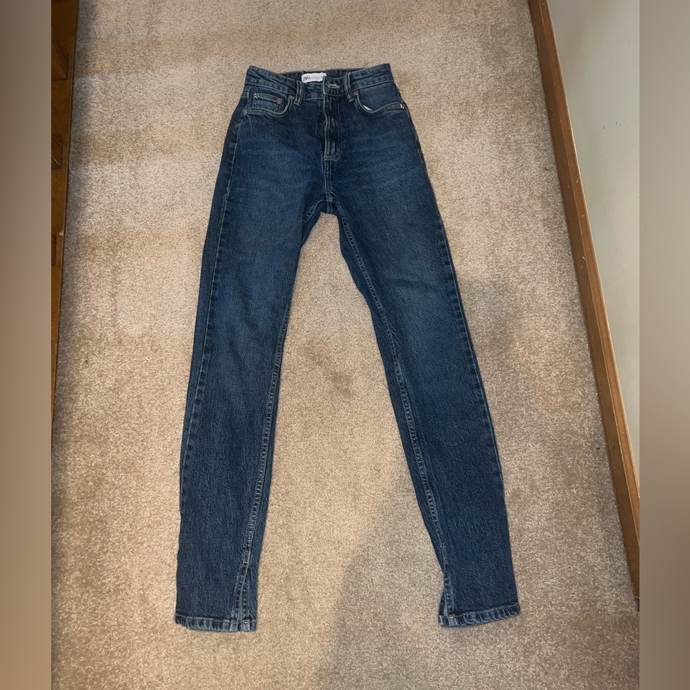 ZARA DARK WASH SPLIT HEM SKINNY JEANS SIZE 2
